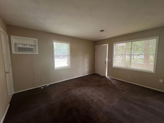 Building Photo - 2505 Rosebrier Ave