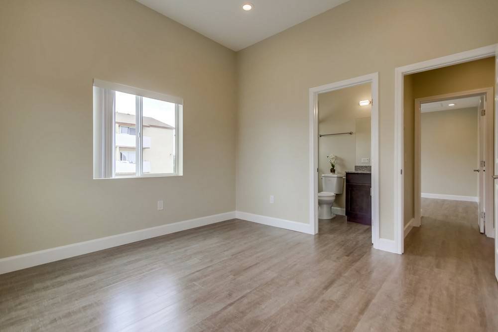 Primary Photo - 2266 W Dunlop St