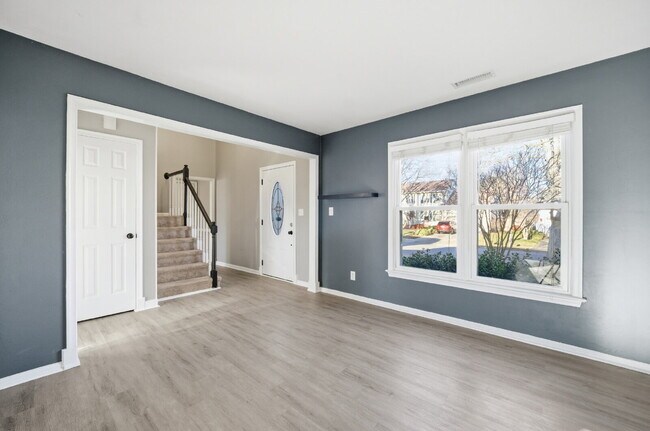 Foto del edificio - DESIGNER STYLE 3 BED, 2.5 BATH WITH GARAGE AND LOTS OF EXTRAS IN VIRGINIA BEACH