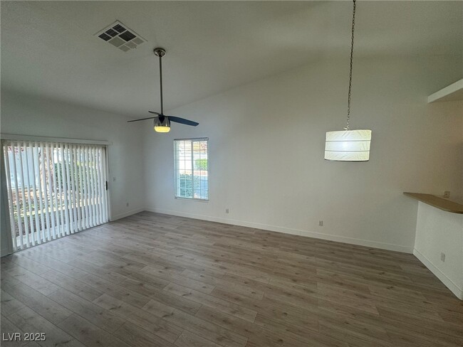 Foto del edificio - 8772 Bridgeport Bay Ave