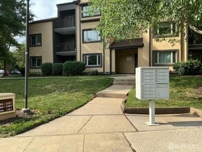 Building Photo - 1306 Sayre Dr