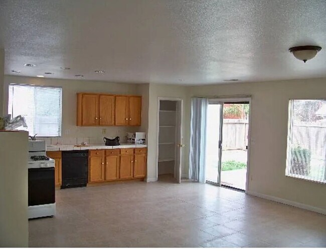 Foto del edificio - 4 Bedroom/2 Bath Home Stockton Ca