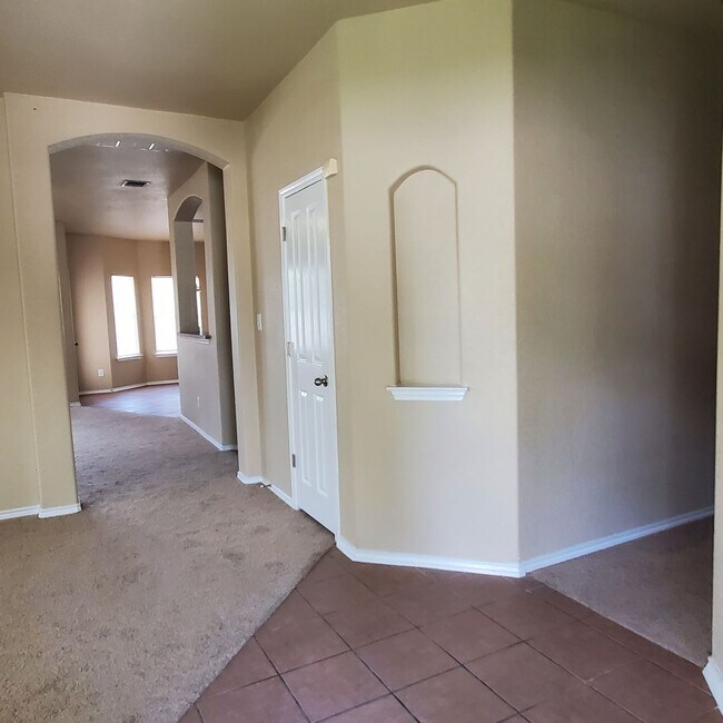 Foto del edificio - 6703 Foster Fields, Converse, TX. 78109