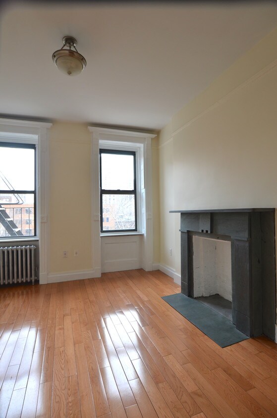 Primary Photo - 852 Amsterdam Ave