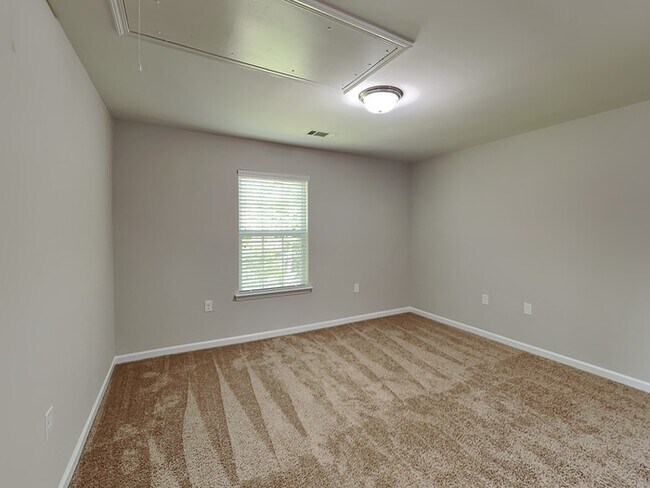 Building Photo - Receive $500 off one month's rent!*