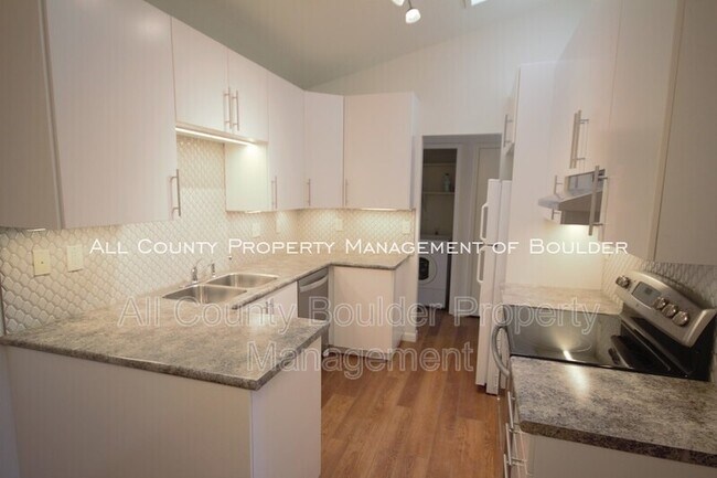 Building Photo - 3837 Paseo del Prado St