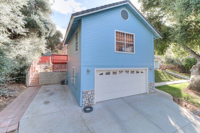 Building Photo - 1590 Elizabeth St