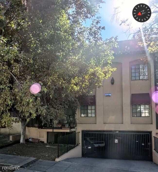 Building Photo - 518 E Cypress Ave
