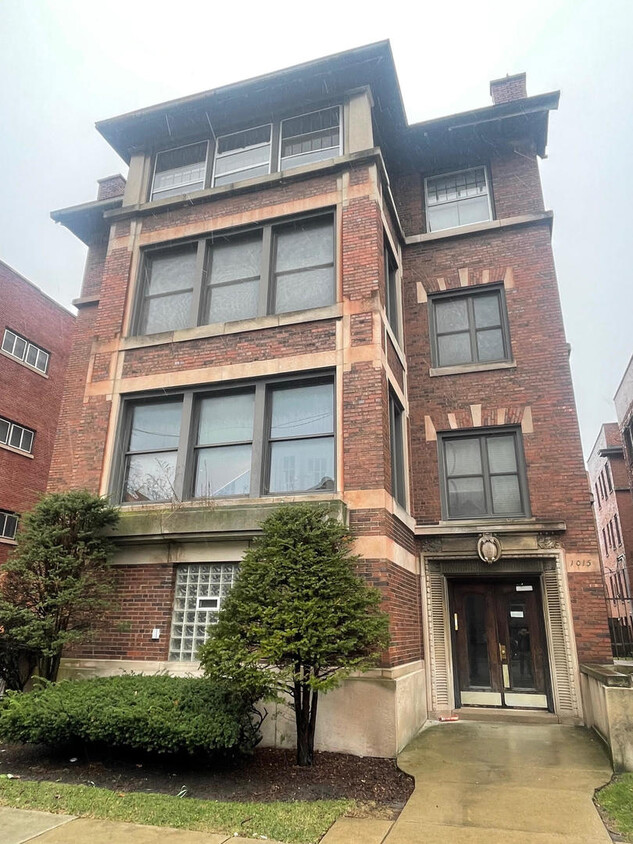 Primary Photo - 1015 E Hyde Park Blvd