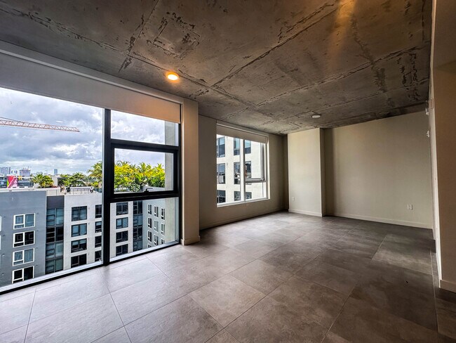 Foto del edificio - 243 NW 32nd St