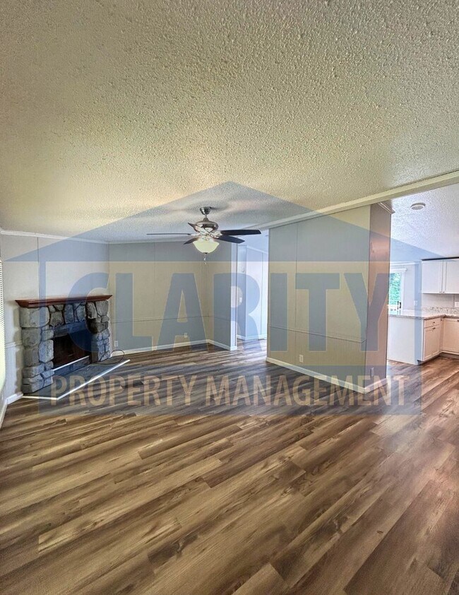 Foto del edificio - 3 Bed, 2 Bath Home in Peaceful Setting