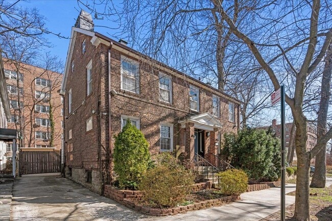 Foto del edificio - 3232 Oxford Ave