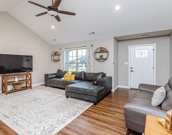 Building Photo - Single Family Home - Available For Rent!
