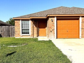 Building Photo - 1511 Justin Lp