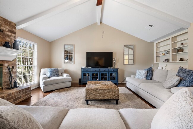 Building Photo - 1018 Trowbridge Dr