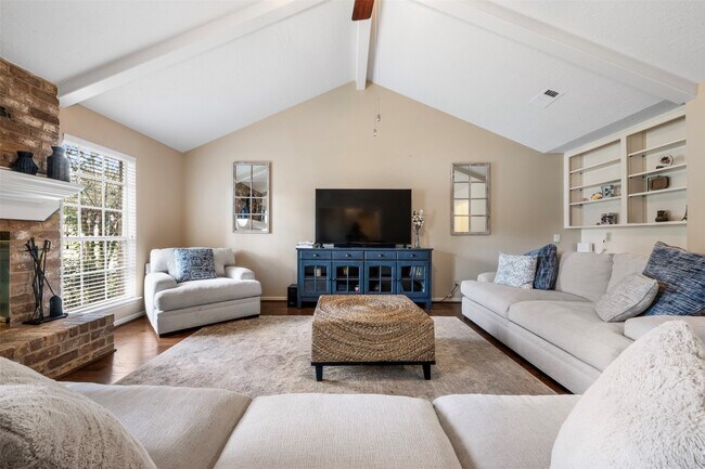 Foto del edificio - 1018 Trowbridge Dr