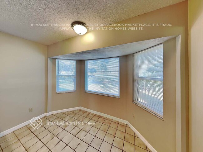 Foto del edificio - 6169 Half Moon Dr