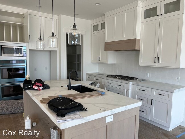 Building Photo - 5 br, 4 bath House - 444 E 4235 S