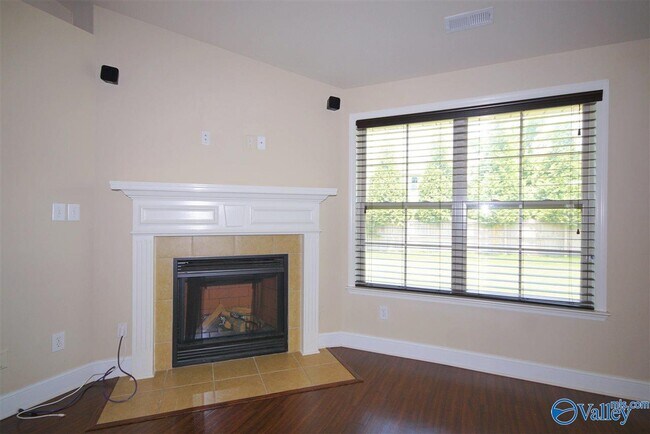 Building Photo - 115 Swan Pond Dr