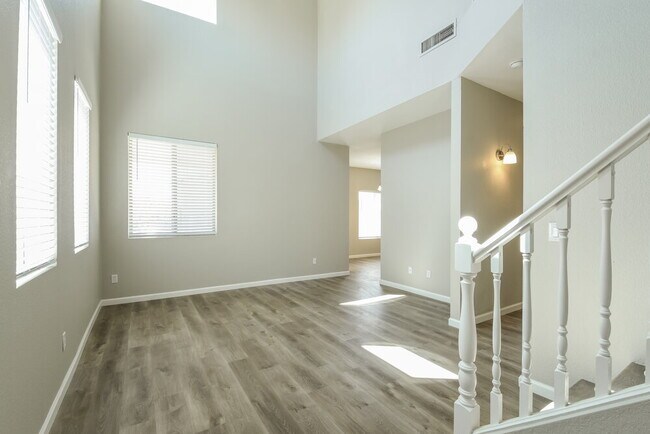 Building Photo - 1750 W Union Hills Dr