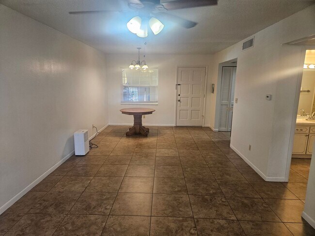 Building Photo - Charming 1-Bedroom 1-Bath Condo in 55+ Com...