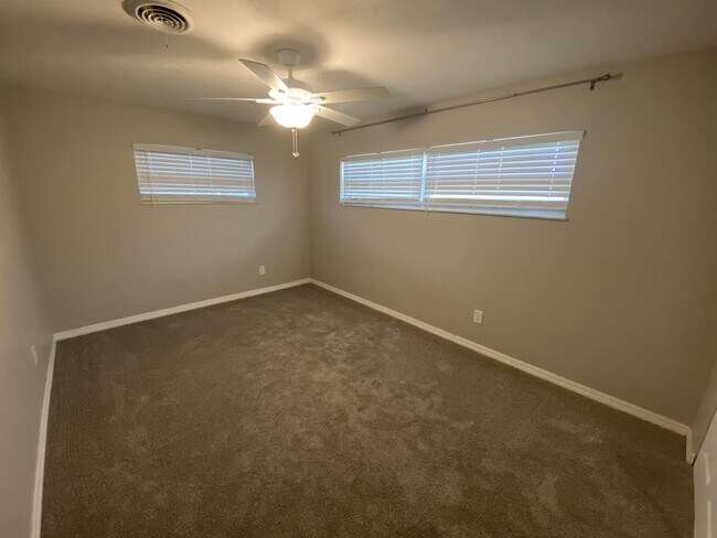 Building Photo - 250 Bel Aire Dr