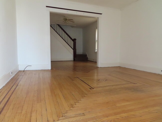 Building Photo - 32 Cortright St
