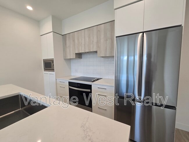 Building Photo - 3699-3699 Capozzi Rd
