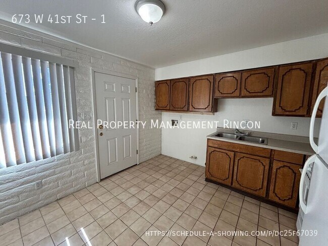 Building Photo - 673 W 41st St
