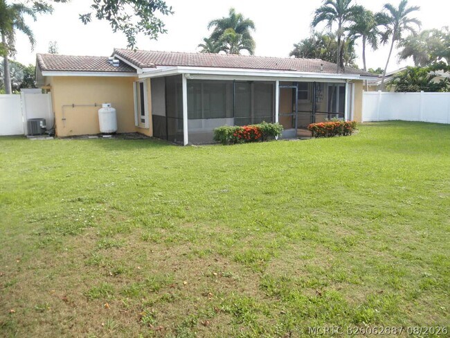Building Photo - 1154 W Camino Real