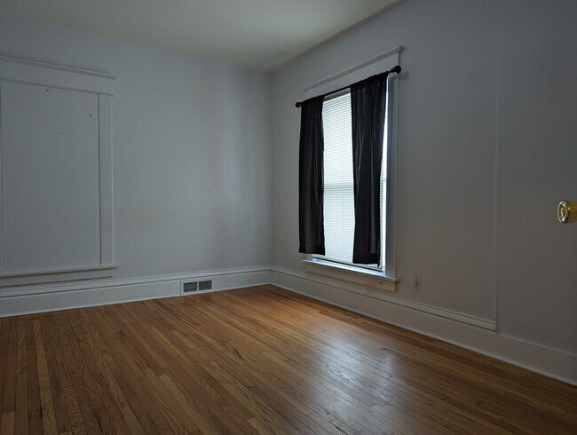 Foto del edificio - 2 BEDROOM NEAR DOWNTOWN