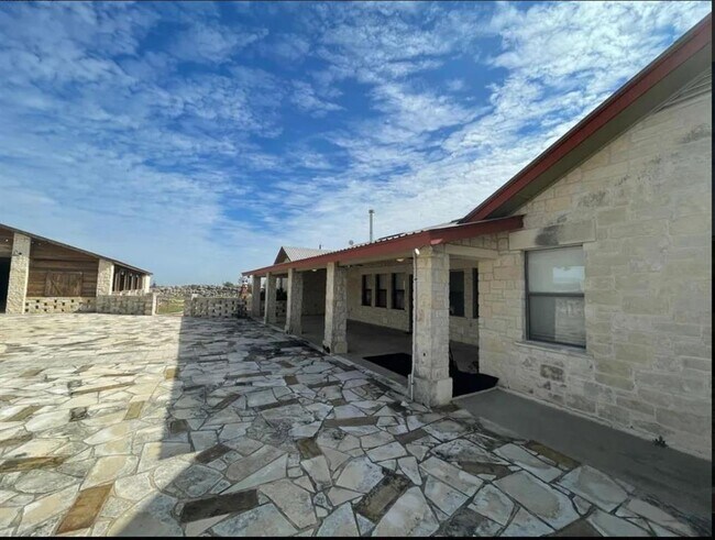 Foto del edificio - 707 County Rd 105 Spur