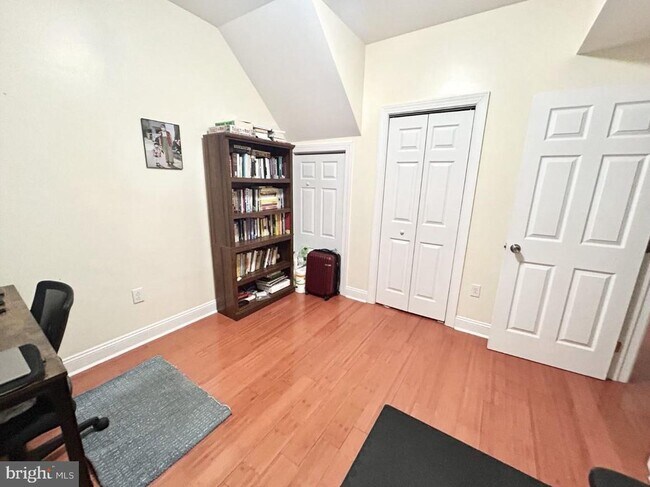 Building Photo - 4042 Baring St