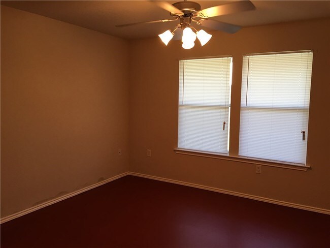 Foto del edificio - 2404 Magin Meadow Dr