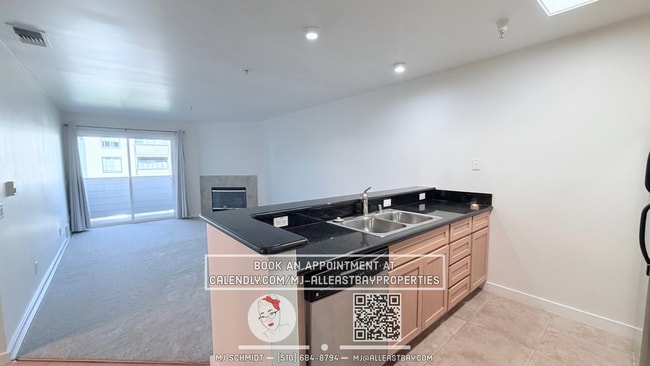 Building Photo - Remodled 1 bedroom 1 bath condo includes washer & dryer, water/garbage/parking!