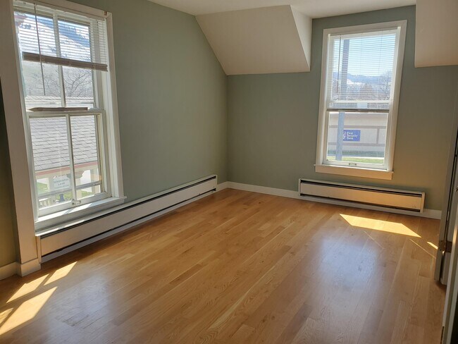 Foto del edificio - 508 E Broadway St