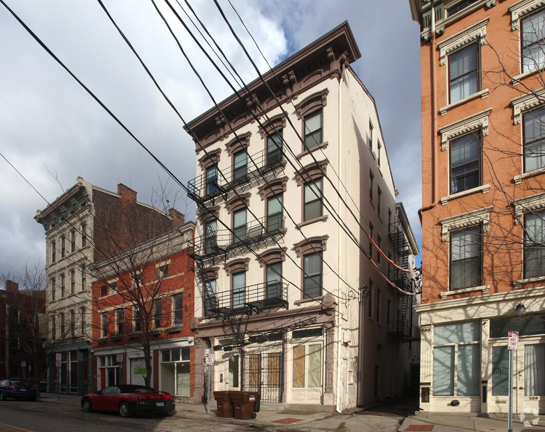Primary Photo - 124 E 13th St
