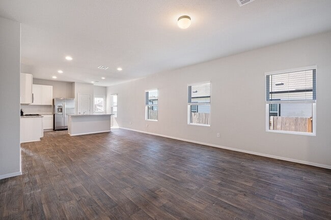 Building Photo - Tasteful 3 Bedroom, 2 Bath Home in San Mar...