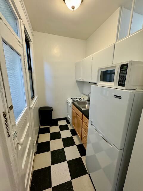 216 203 cocina - President Adams Building