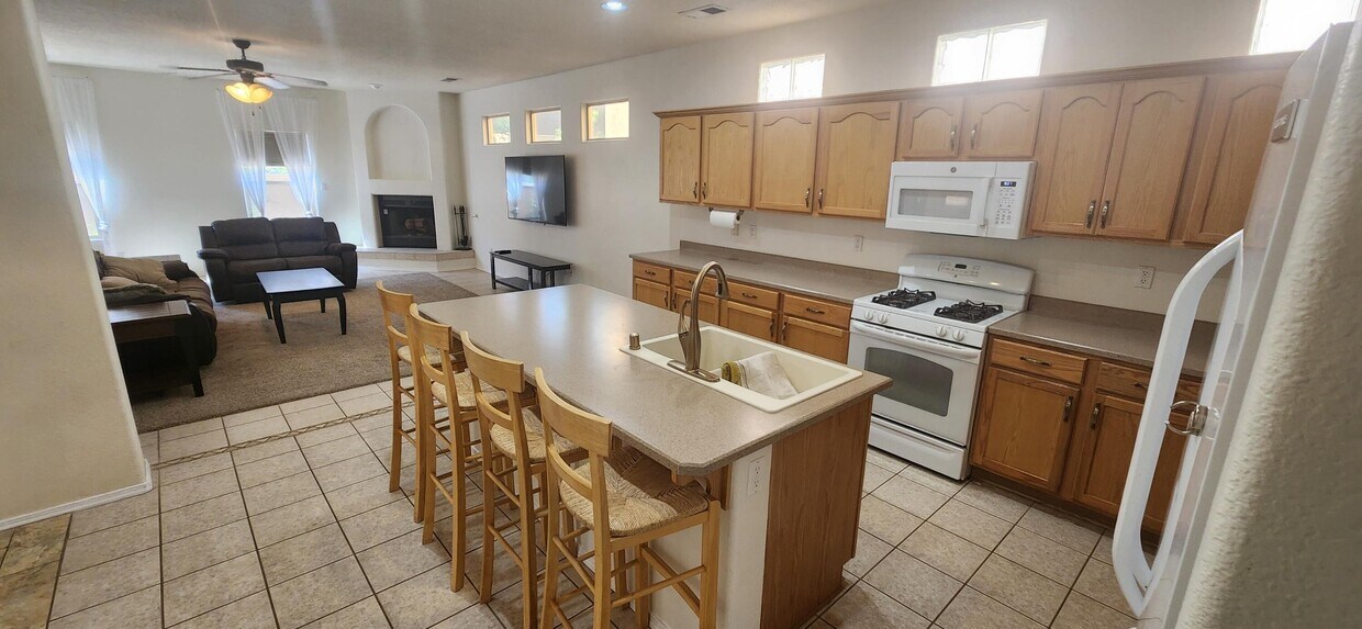 Foto principal - 5856 Ermemin Ave NW