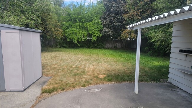 Building Photo - 2 Bedroom Home In Shadle With Fenced Back ...