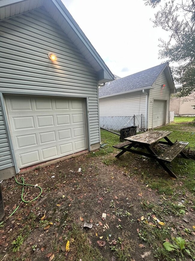 Photo - Beautifully renovated 3 bedroom house!