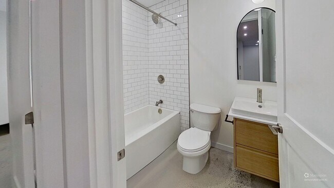 Photo du bâtiment - 44 Chippewa Ave