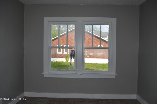 Foto del edificio - 221 W Woodlawn Ave