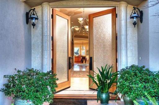 Building Photo - Stunning Waterfront Furnished Home with Am...