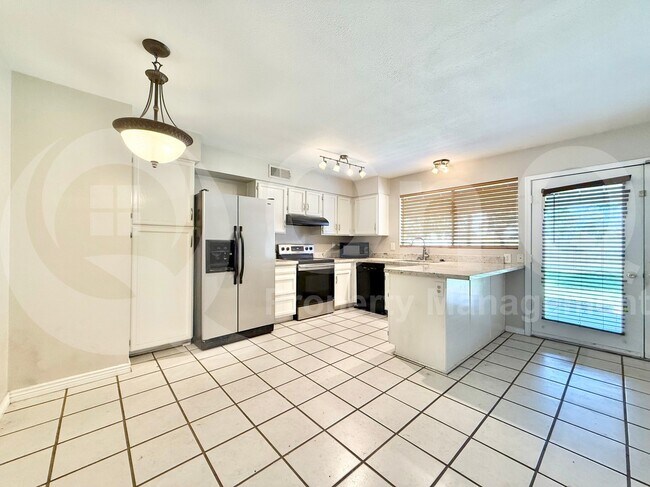 Foto del edificio - 1614 W Brooks St