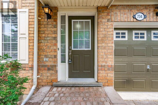 Building Photo - 734 Edwards Ave