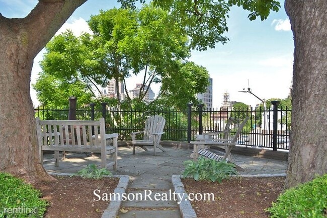 Building Photo - 2 br, 2.5 bath Townhome - 33 Power St