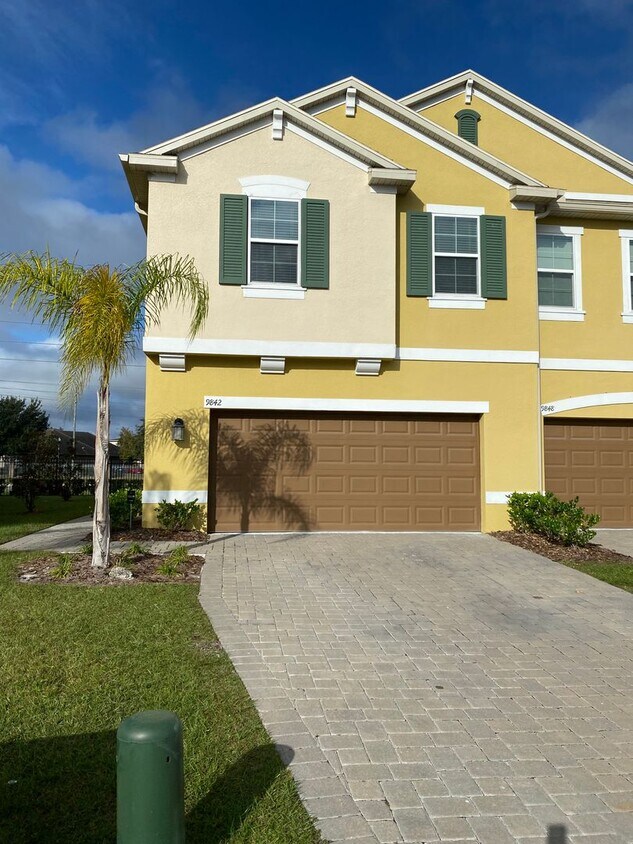 Primary Photo - GATED 3 BR/2.5 TOWNHOUSE