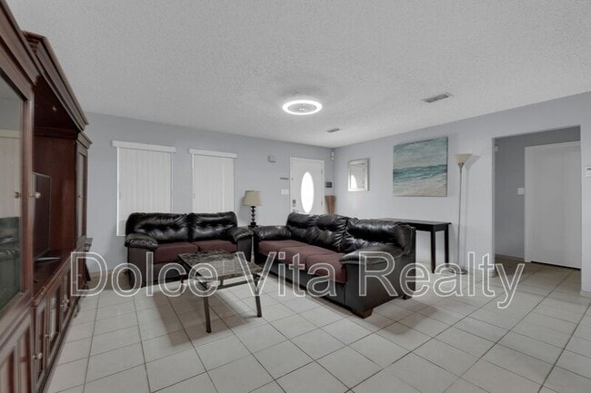 Building Photo - 2412 N 34th St